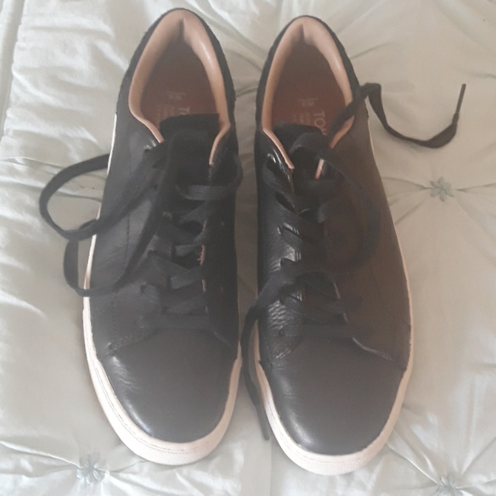 Tom's Black Leather Lace Up Sneaker 9